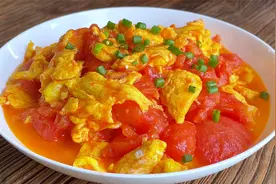 开饭店30年的大厨教我的西红柿炒蛋做法，相对油少，比以往的更香视频封面