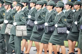 日本女兵和中国女兵阅兵对比，当女兵仪仗队出场时，太震撼了视频封面