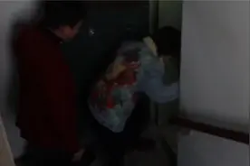 北京美女设计师也有烦恼，居住30多平地下室，环境恶劣苦不堪言视频封面