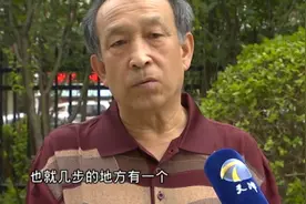 神兵利器！当街持剪伤人，“天降铁锹”拍懵男子，后续来了！视频封面