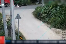亳州：女童骑电动车被大货车撞飞，儿童交通安全需重视视频封面