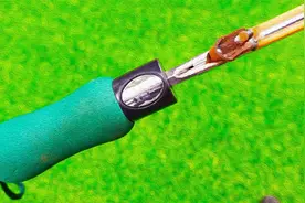 废弃的雨伞骨架别扔，用脑洞大开的方式进行改造，轻轻一弹真牛掰