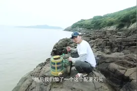 荒岛求生挑战赛 捡到82年鲱鱼罐头 如果是瓶红酒说不能还能喝视频封面