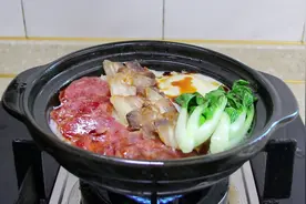 广东人做的煲仔饭为什么那么好吃？食材和做法都告诉你，快学起来视频封面