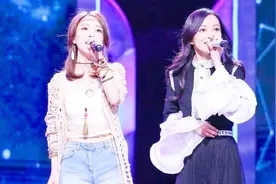 冯提莫和张韶涵都称自己158，同框对比真尴尬，真实身高一目了然