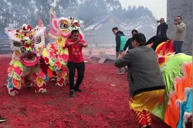 广州：增城区荔湖街太平村刘氏宗祠重光庆典，客家醒狮闹翻天视频封面