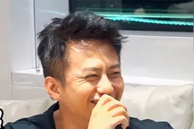邓超到底有多爱喝酒？录制现场请陈赫鹿晗喝酒，直言要冷静一下视频封面