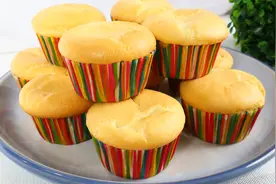 面粉里加入几个鸡蛋，全程手不沾面，在家轻松做蛋糕，少油又好吃