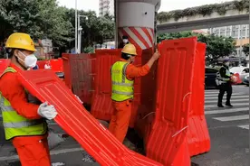 直击海珠区解封现场，广州大道、新港路的水马陆续拆除了视频封面