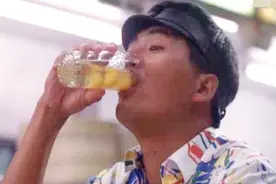 周润发被问：当年拍戏生吞12个鸡蛋什么感受？他的回答，太心酸视频封面