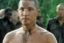 中国特种兵被外国佬嘲讽“小个子”，露出肌肉后，分分钟碾压视频封面