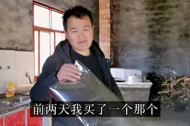 农村房子夏天太热没窗帘，小伙给窗户贴隔热膜，据说一次能降5度视频封面