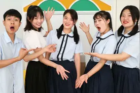 短剧：新同学报道，没想同学们的自我介绍一个比一个奇葩，太逗了视频封面