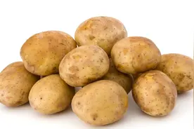 去土豆皮不用削皮器，用这个方法，秒剥土豆皮，比剥香蕉皮还快