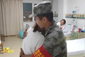【新闻特写】“等等”等来了从抗洪一线赶回的爸爸视频封面