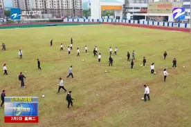 正午热话题·“阳刚”教育：针对“防止男性青少年女性化”...视频封面