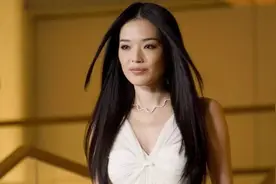 舒淇晒小女孩带球照，已婚4年终于有了？女孩生父身份让人着迷视频封面
