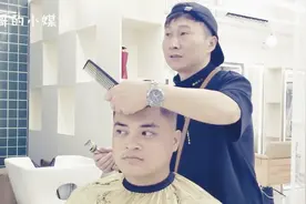 小眼睛理发师给大圆脸帅哥  剪了一款型男发型 线条感极强视频封面