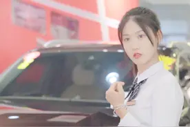 女生在外要保护好自己，穿裙子上下车这么操作避免走光，预防BT！