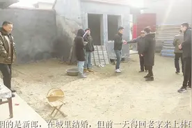 实拍山东滕州农村办喜事，贴的青龙见喜是啥意思？怎么贴有讲究！