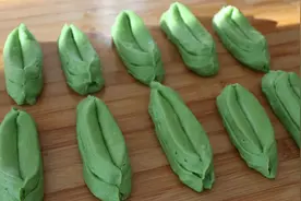 洪洋教您炸绿色菠菜大油条，这种做法还是第一次，各个空心还漂亮视频封面