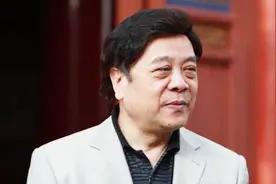 赵忠祥77岁仍显年轻？与金婚妻子甜蜜依旧！视频封面