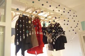 以前奶奶总说晚上晾衣服不好！原来还真有道理，不是迷信！我信了