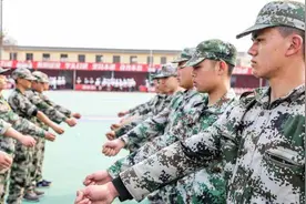 军训的教官都是从哪来的，为何军训一结束就匆匆地离开？视频封面