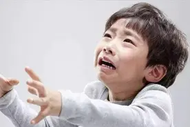 爷爷给娃取名“梓怡”，上学后宝宝哭诉要求改名，妈妈才幡然醒悟视频封面