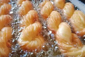 酥脆千层大麻花正宗做法，毫无保留分享出来，外酥里软、层次丰富视频封面