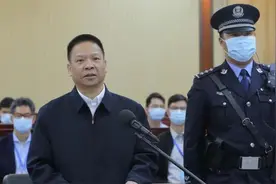 中银广东开平支行原行长贪污67亿！为得绿卡曾让妻子与老外假结婚视频封面