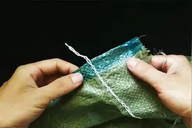 生活中袋子上的封口绳线怎样快速拆解？封口绳线的快速拆解法