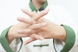 每天打八邪10分钟，祛除“邪气”，身体强壮，过了40最好每天炼！视频封面