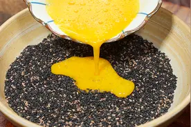 黑芝麻加入2个鸡蛋，瞬间变成一道营养健康的美食，孩子超爱吃