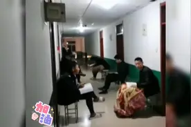 你的大学怎么度过的？男生深夜上厕所被惊呆！满楼道同学在学习视频封面