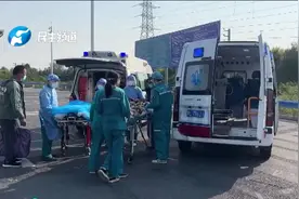 男童重病急需转院，两地医护人员助力，成功将孩子转运至郑州救治视频封面