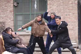 母亲生病儿子倾家荡产，女儿却不闻不问，什么原因让母女反目成仇