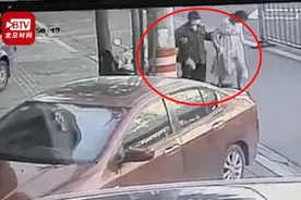 浙江一女子走着走着突然产下男婴 监控拍下好心市民救护全程