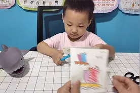 叮叮和妈妈比赛剪纸小汽车！叮叮剪纸的小汽车和妈妈的轮船！视频封面