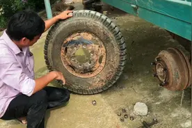 小刘拉沙结果拖拉机钢盆爆了，太可惜了，因为太贵只好自己焊一焊视频封面