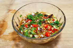 今天教大家做一个百搭凉拌汁蘸料，拌面拌凉菜蘸饺子都是非常好吃视频封面