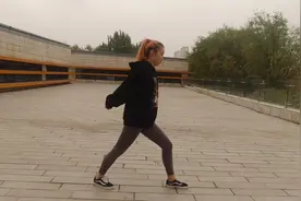 每天开背拉伸，打开经络堵塞，1天60秒，经脉畅通1天比1天健康