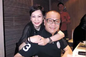 57岁欧阳震华的妻子，是大家熟悉的她，结婚23年恩爱如初视频封面