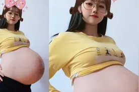 宝妈晒罕见孕肚竟悬浮半空，横向前凸起撑圆肚皮，看得人心惊胆战视频封面
