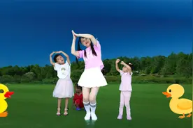 儿歌《数鸭子》三个宝贝都来跳舞，看谁表现最好？
