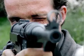 “纳粹屠刀”二战中德军士兵手上的“杀戮神器”—MP40冲锋枪视频封面