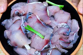 在家用大头鱼尾巴自制抓炒鱼片，学会上浆技巧，鱼片不散不碎视频封面