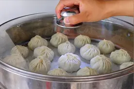 天热，教你这样蒸包子，不用酵母发酵，8分钟出锅，简单好吃视频封面