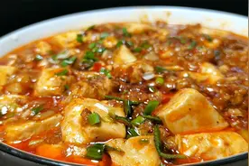 做麻辣豆腐，焯水后直接下锅还是过凉，好多人都搞错了，难怪不嫩