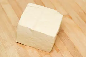 炒豆腐，不要直接下锅，教你一招，鲜美嫩滑还不碎，真是越嚼越香